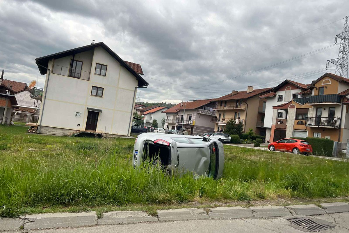 Udes u Banjaluci Auto se prevrnuo povrijeđeni završili na UKC u RS