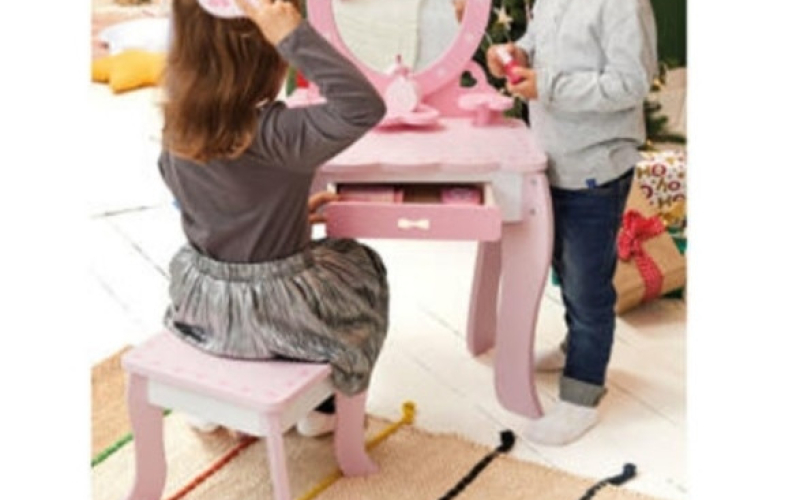 Drveni dečiji sto za šminkanje