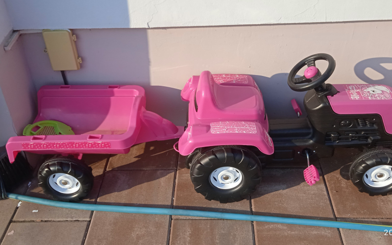 Na prodaju traktor za djecu