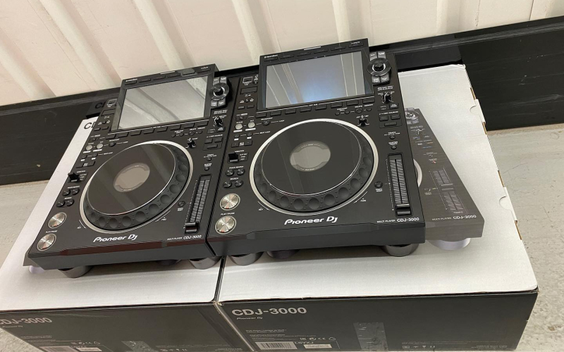 Pioneer CDJ-3000 Multi-Player / Pioneer DJM-A9 DJ Mixer / Pioneer DJ DJM-V10-LF