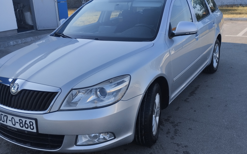 Škoda oktavia, facelift 2011 god, 1,6 77 kw multimedija,  kamera