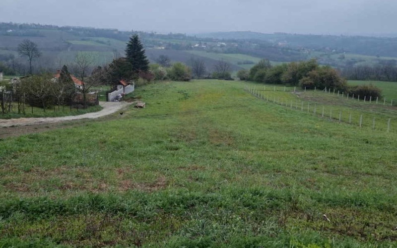 Prodajem ili menjam uz vasu doplatu plac u Drazevcu,