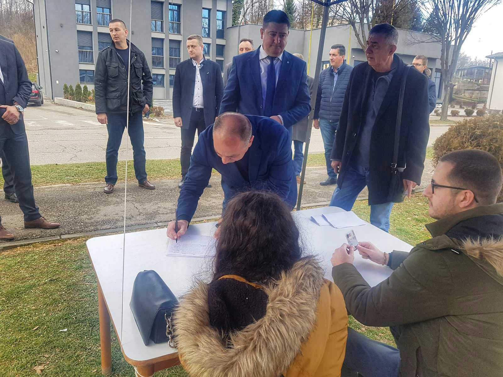 Crnadak i Marković potpisali u Loparama peticiju protiv eksploatacije litijuma