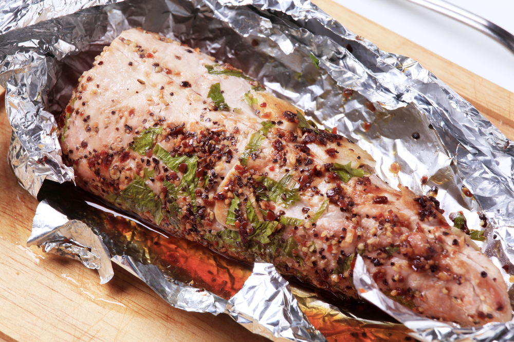 Kojom stranom aluminijske folije treba pokriti meso kada se peče: Razlika je jako velika
