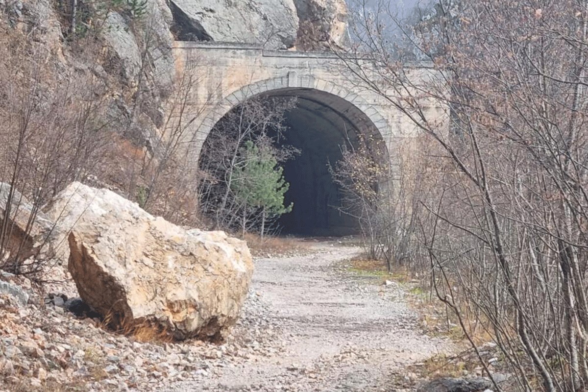 VIDEO Ovako danas izgleda tunel iz filma "Lepa sela lepo gore" (FOTO, VIDEO)