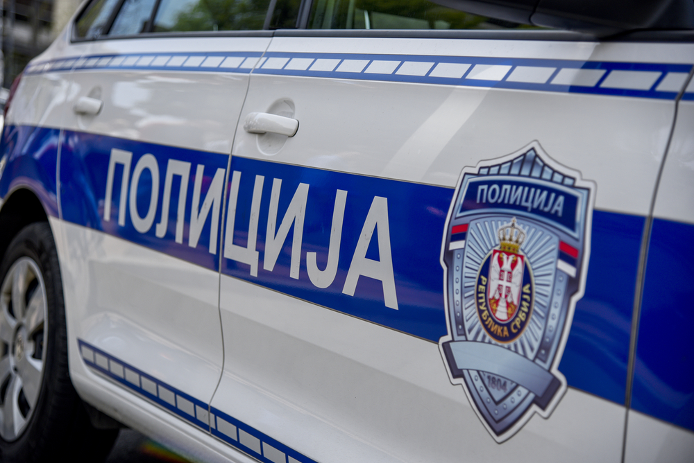 Srbija: Sjekirom izlupao policijsko vozilo
